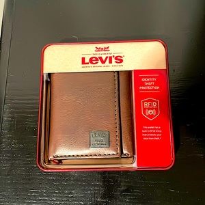 Levi Trifold Wallet RFID Protection Brown
